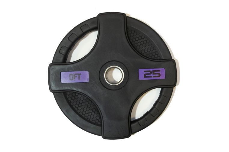 Диск олимпийский обрезиненный Original Fit.Tools с двумя хватами 25 кг FT-2HGP-25 черный 