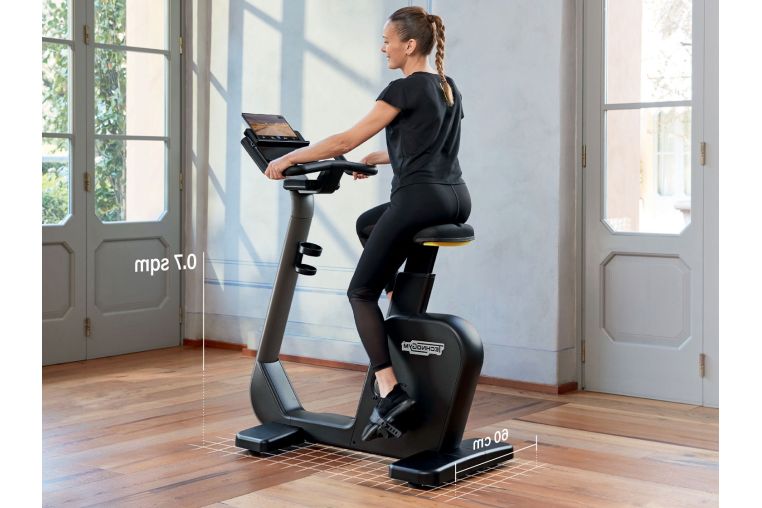 Вертикальный велотренажер Technogym Cycle фото 11