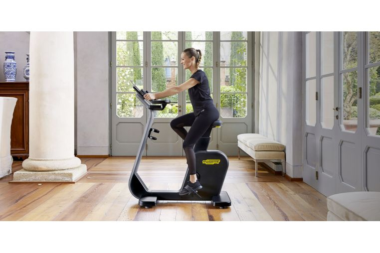 Вертикальный велотренажер Technogym Cycle фото 13