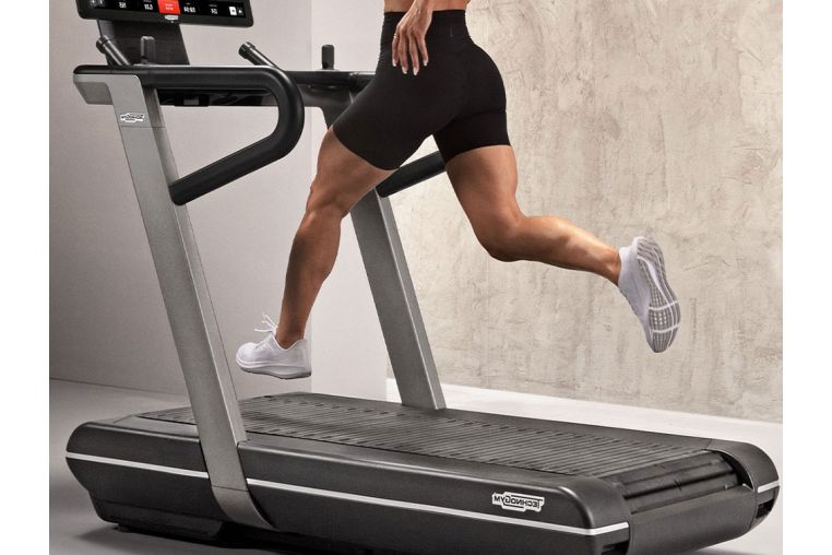 Беговая дорожка Technogym Run фото 9
